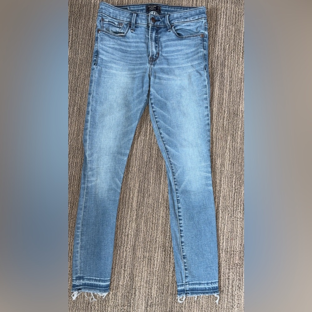 abercrombie fitch Harper Low Rise Ankle Jeans Size 26/2R Light Wash